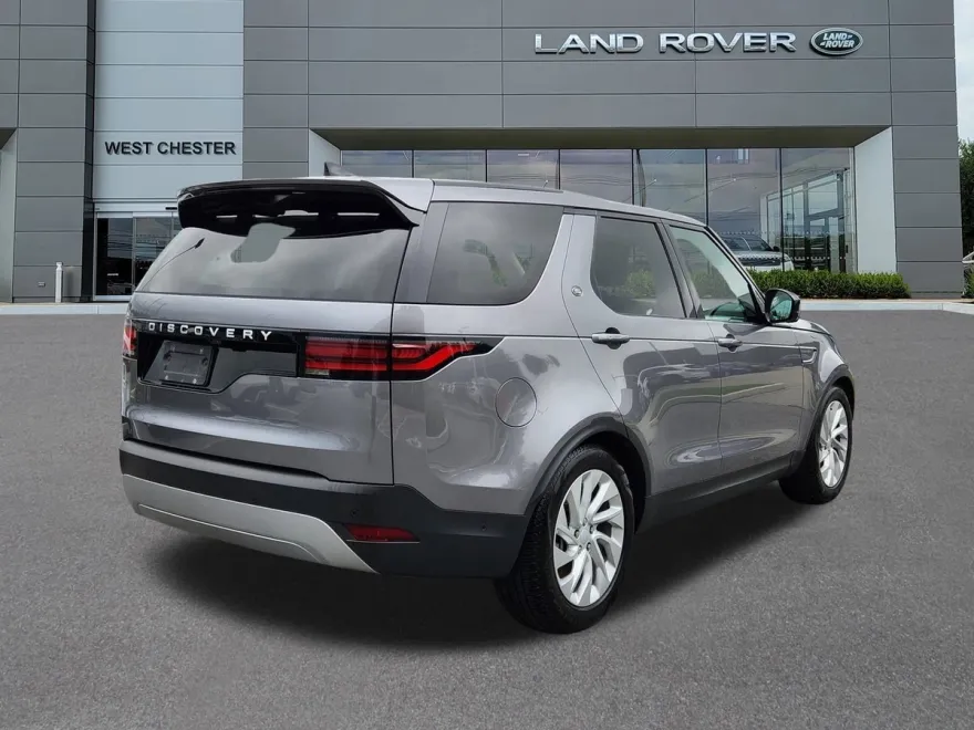 2024 Land Rover Discovery S photo 1