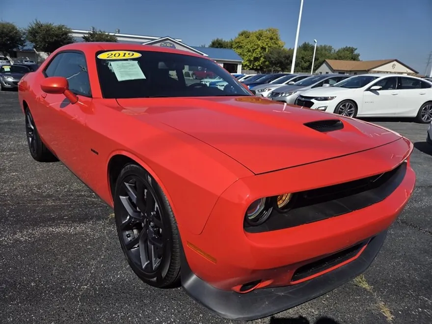 2019 Dodge Challenger R/T photo 1