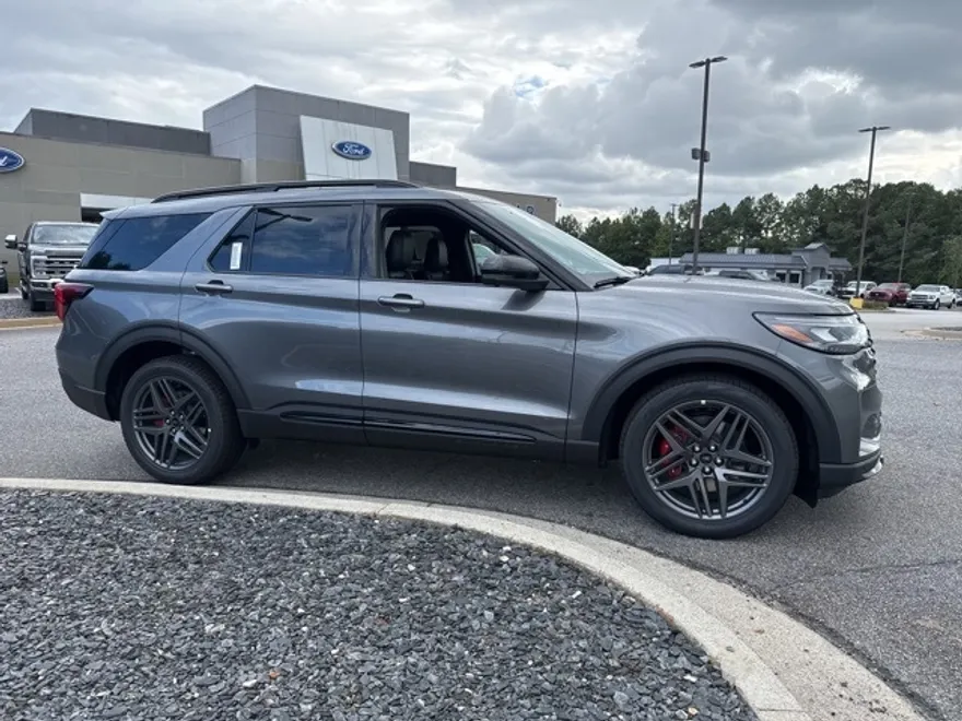 2025 Ford Explorer ST photo 1