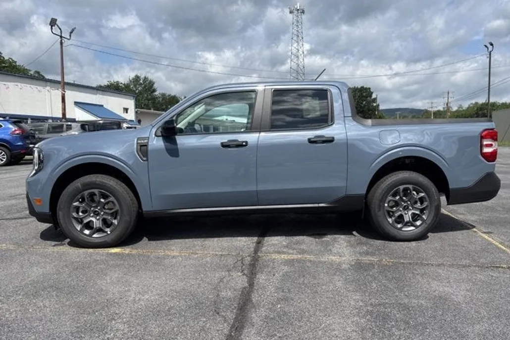2025 Ford Maverick XLT photo 1