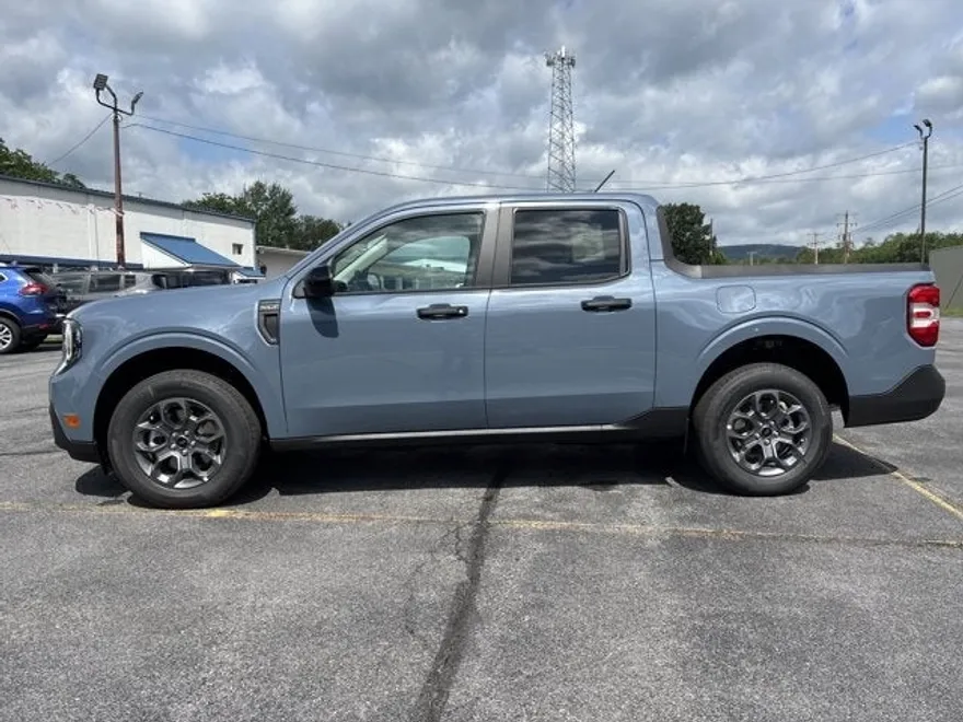 2025 Ford Maverick XLT photo 1