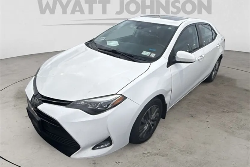 2017 Toyota Corolla XLE photo 1