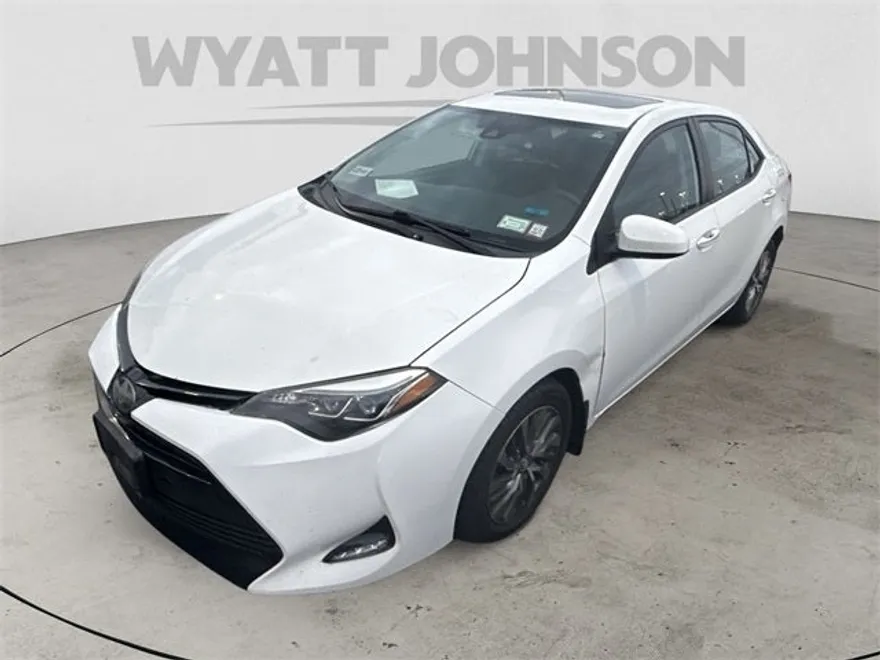 2017 Toyota Corolla XLE photo 1
