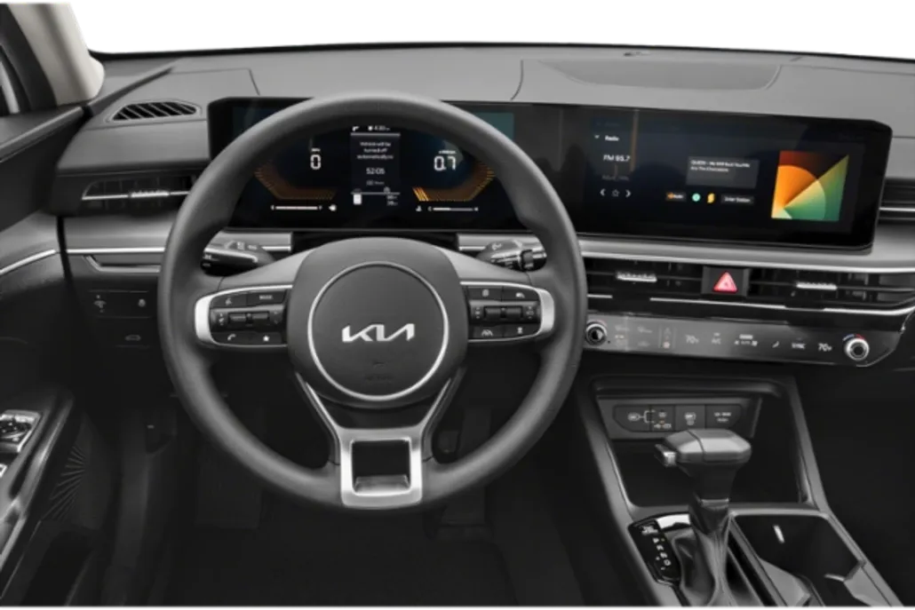 2025 Kia K5 LXS photo 3