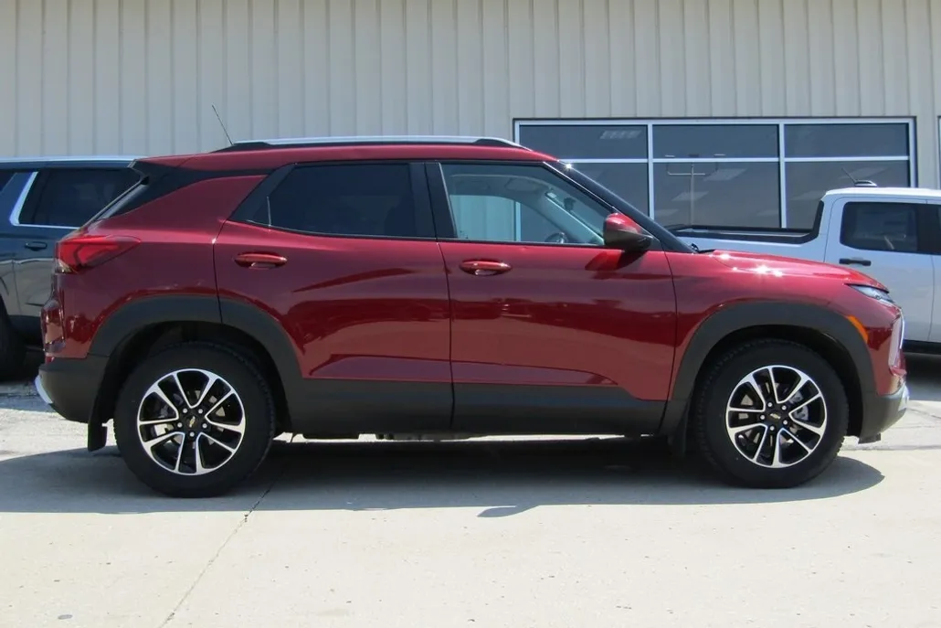 2024 Chevrolet Trailblazer LT photo 1
