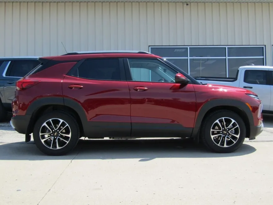 2024 Chevrolet Trailblazer LT photo 1