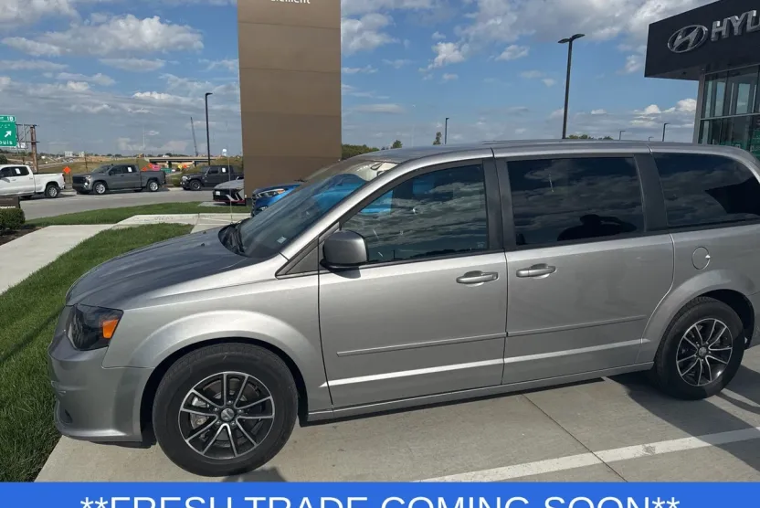 2016 Dodge Grand Caravan SXT photo 1