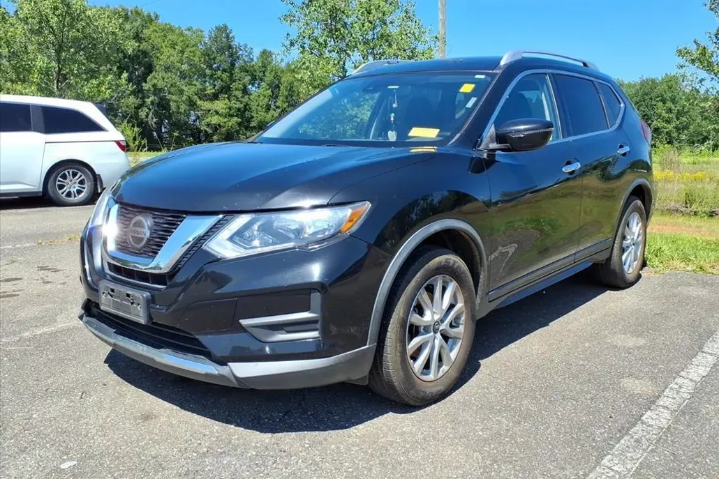 2019 Nissan Rogue SV photo 1