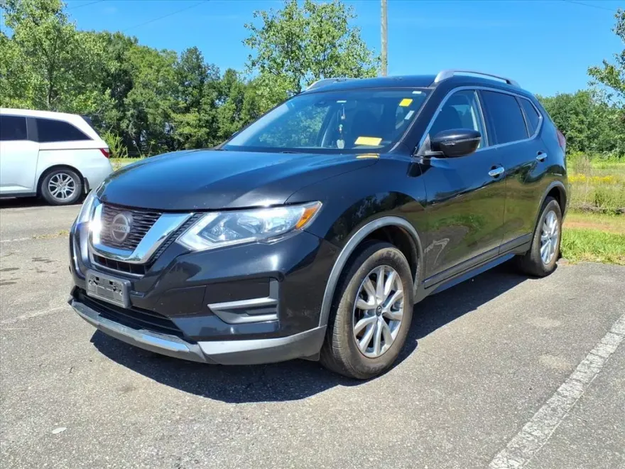 2019 Nissan Rogue SV photo 1
