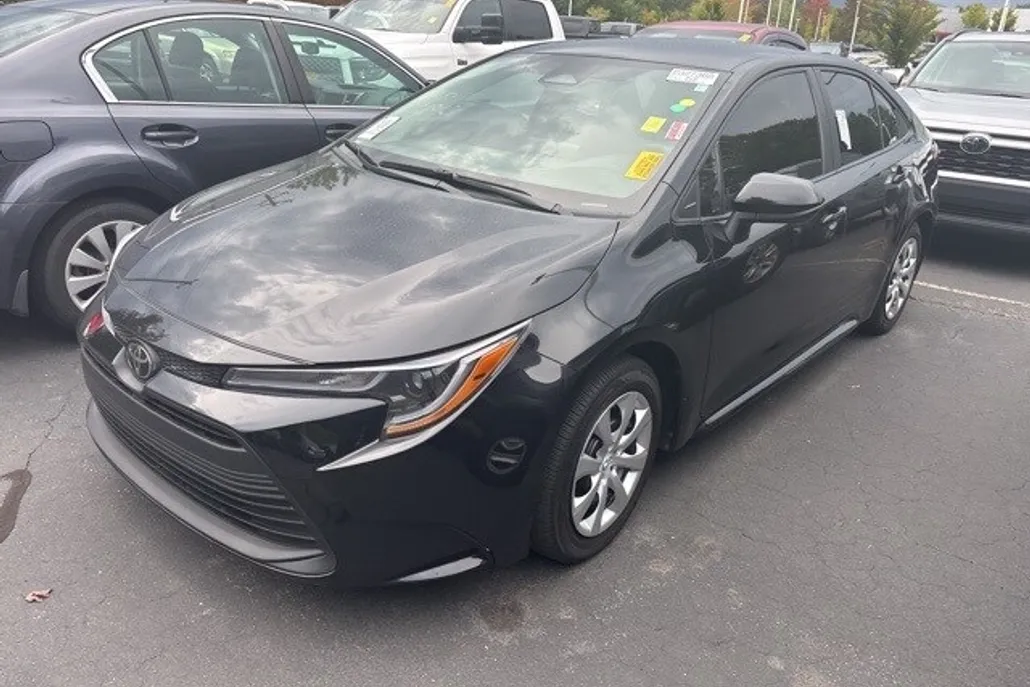 2024 Toyota Corolla LE photo 1