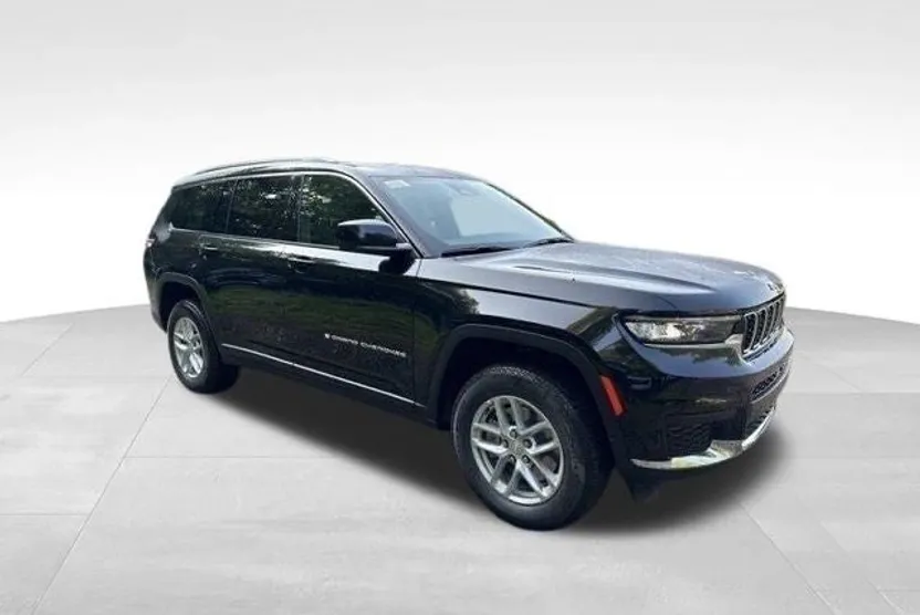 2025 Jeep Grand Cherokee Laredo photo 1