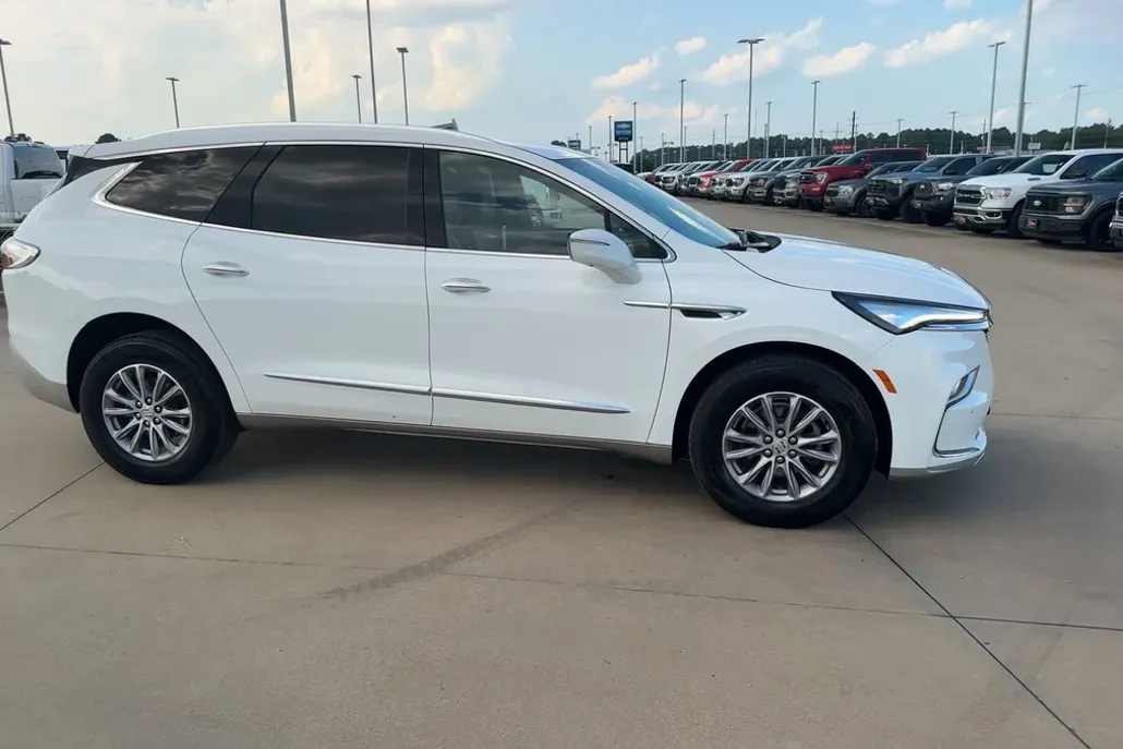 2024 Buick Enclave Premium photo 1