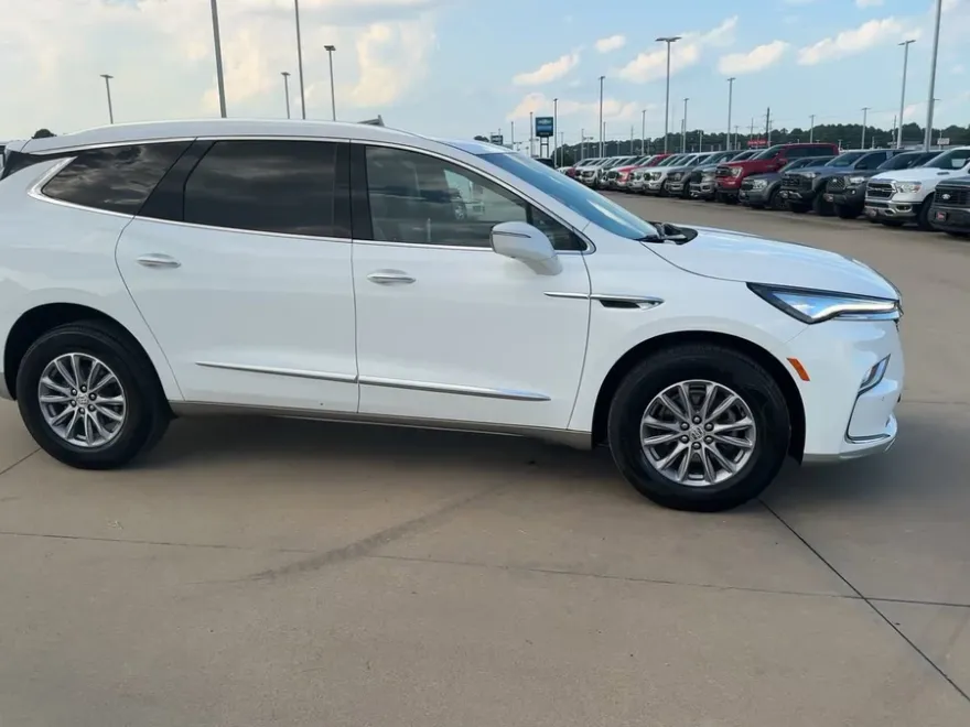 2024 Buick Enclave Premium photo 1