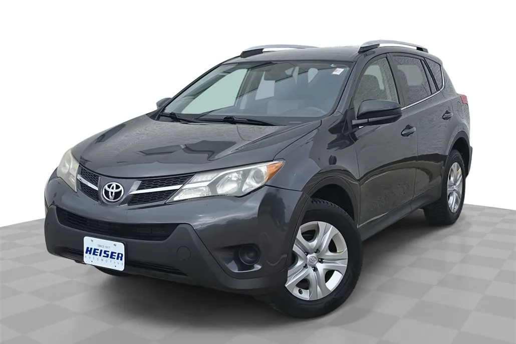 2015 Toyota RAV4 LE photo 1