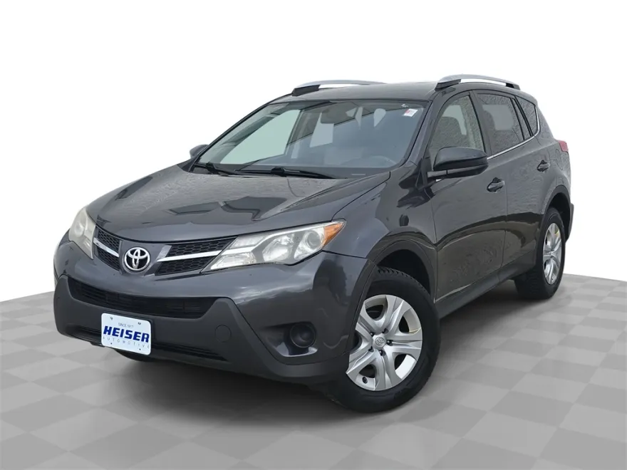 2015 Toyota RAV4 LE photo 1