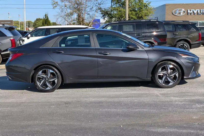 2021 Hyundai Elantra SEL photo 1