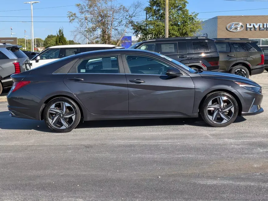 2021 Hyundai Elantra SEL photo 1