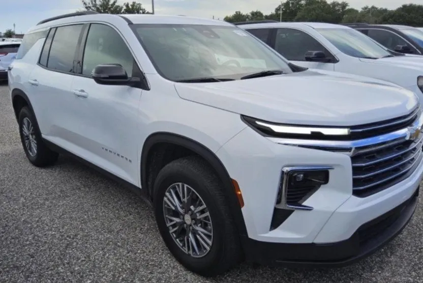 2025 Chevrolet Traverse photo 1