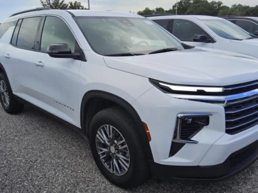 2025 Chevrolet Traverse photo 1