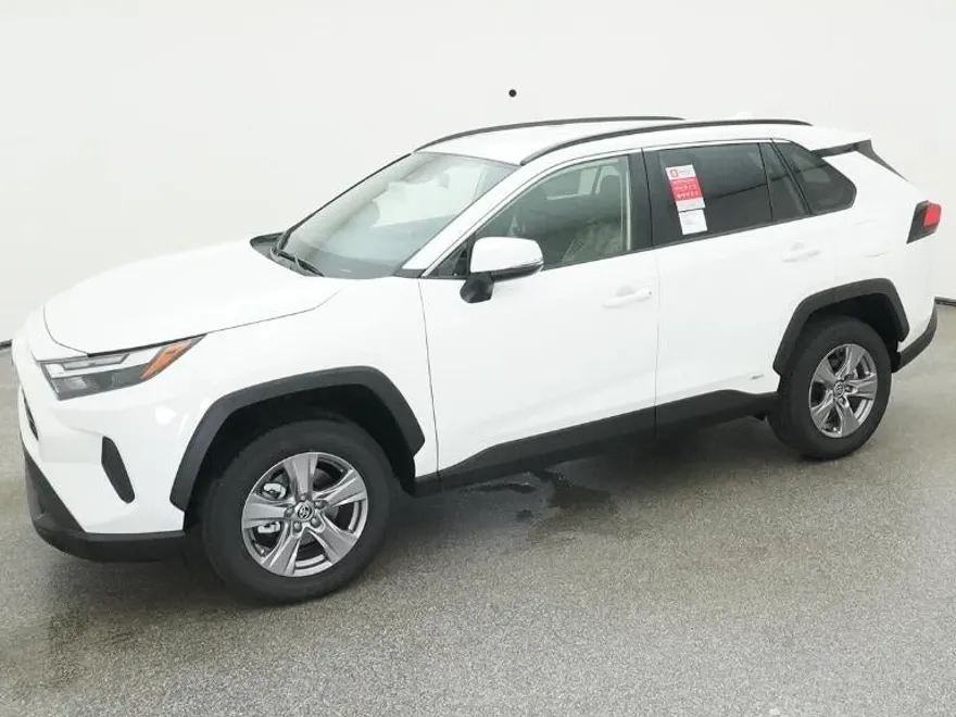 2025 Toyota RAV4 Hybrid LE photo 1