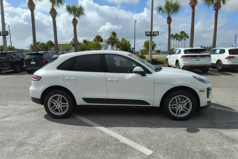 2021 Porsche Macan Base photo 1
