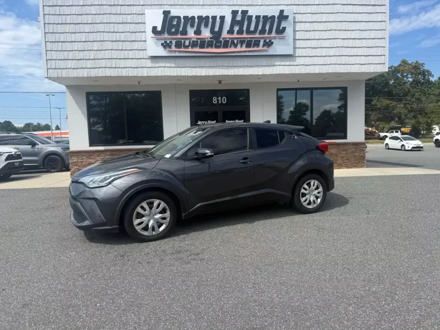 2020 Toyota C-HR LE photo 1
