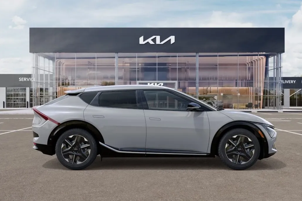 2025 Kia EV6 Wind photo 1
