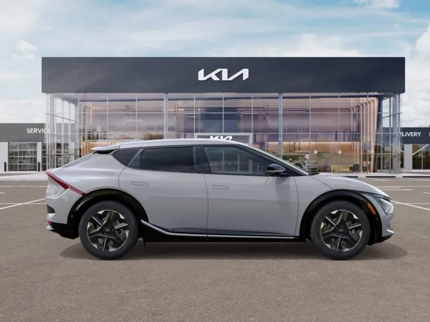 2025 Kia EV6 Wind photo 1