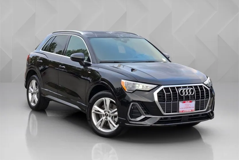 2022 Audi Q3 S line Premium photo 1