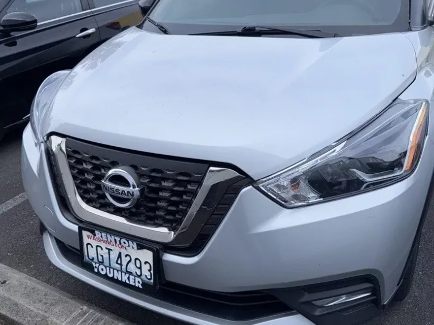 2020 Nissan Kicks SR photo 1