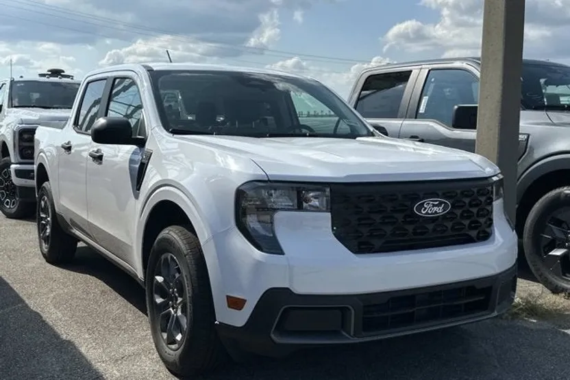 2025 Ford Maverick XLT photo 1