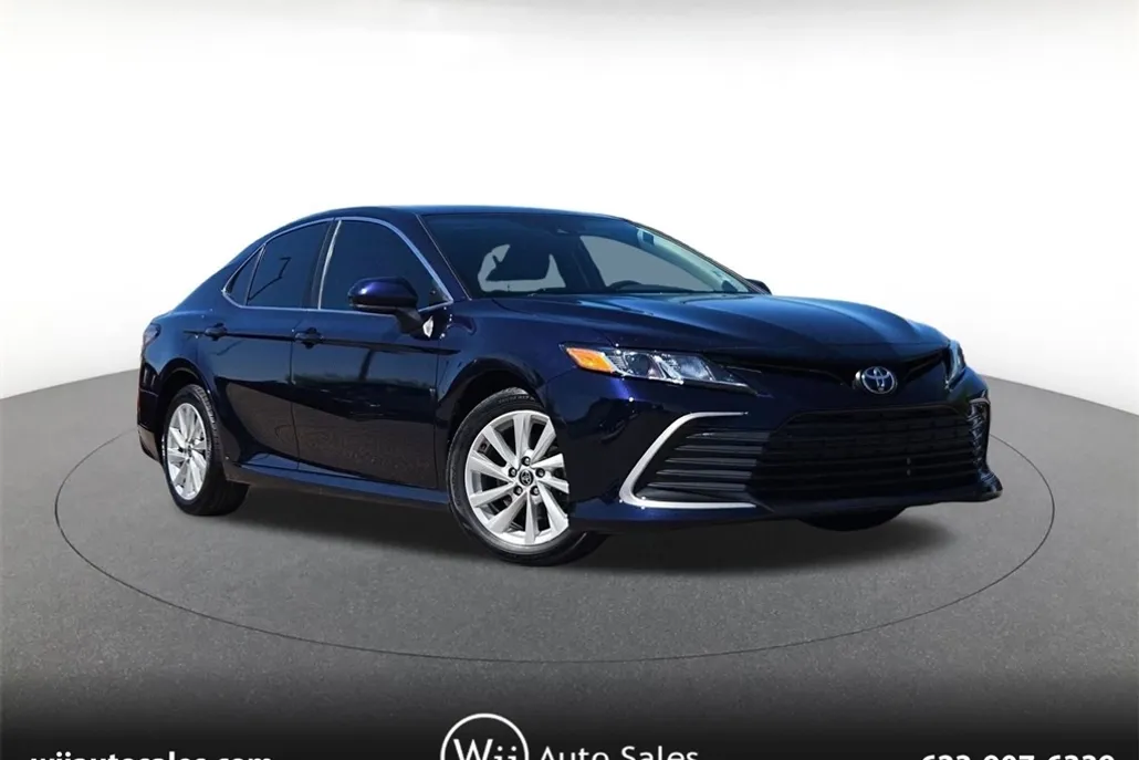 2021 Toyota Camry LE photo 1
