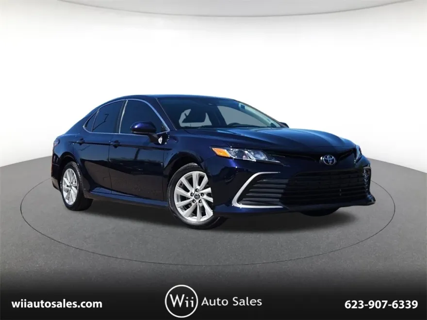 2021 Toyota Camry LE photo 1