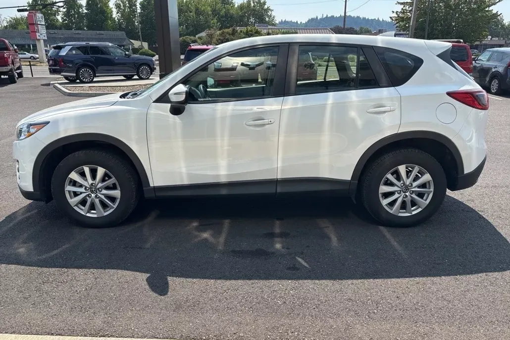 2016 Mazda CX-5 Sport photo 1
