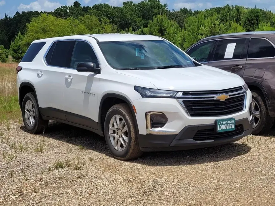 2023 Chevrolet Traverse LS photo 1