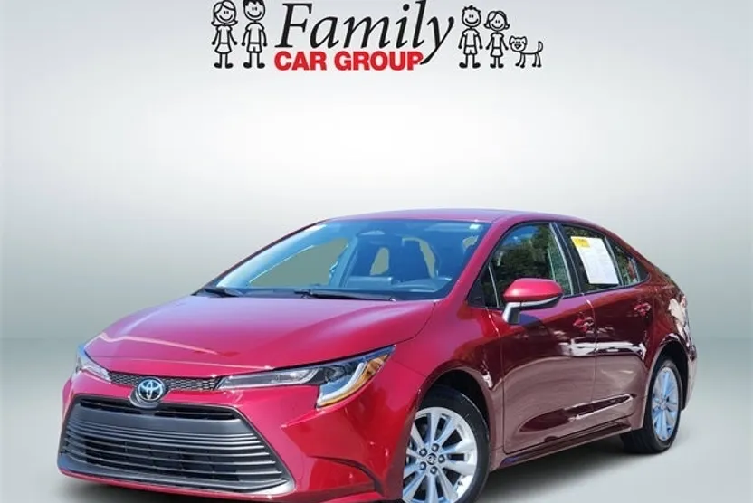 2025 Toyota Corolla LE photo 1
