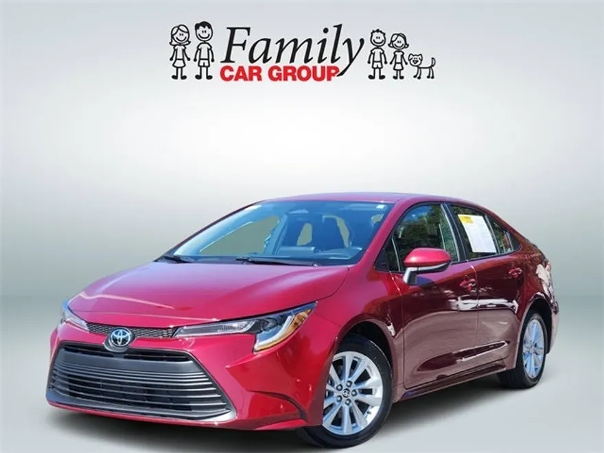 2025 Toyota Corolla LE photo 1