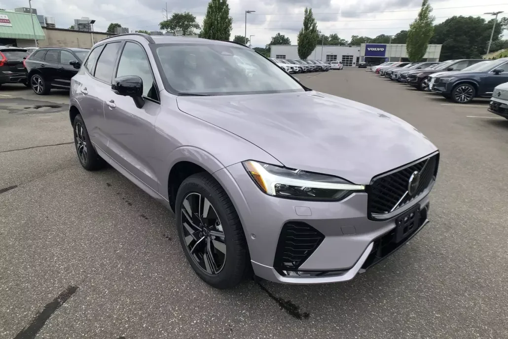2026 Volvo XC60 B5 Plus photo 1