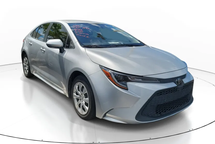 2022 Toyota Corolla LE photo 1