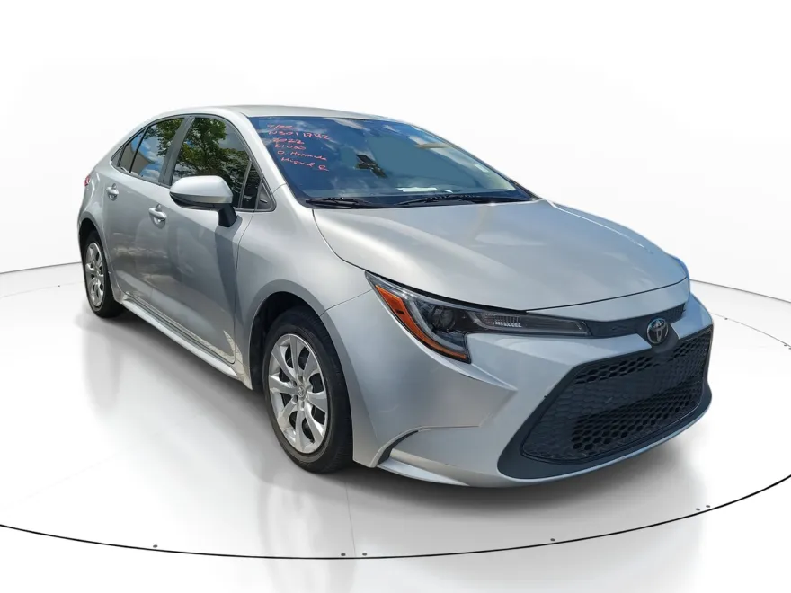 2022 Toyota Corolla LE photo 1