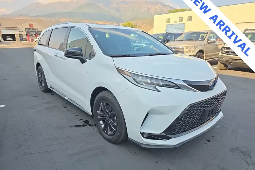 2024 Toyota Sienna XSE photo 1
