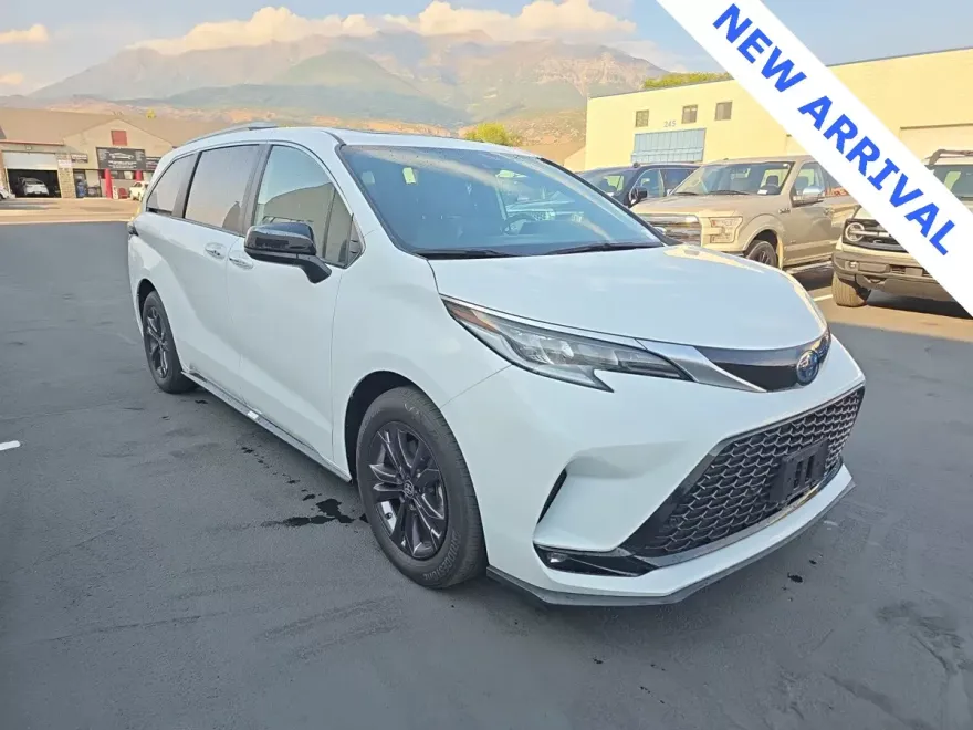 2024 Toyota Sienna XSE photo 1