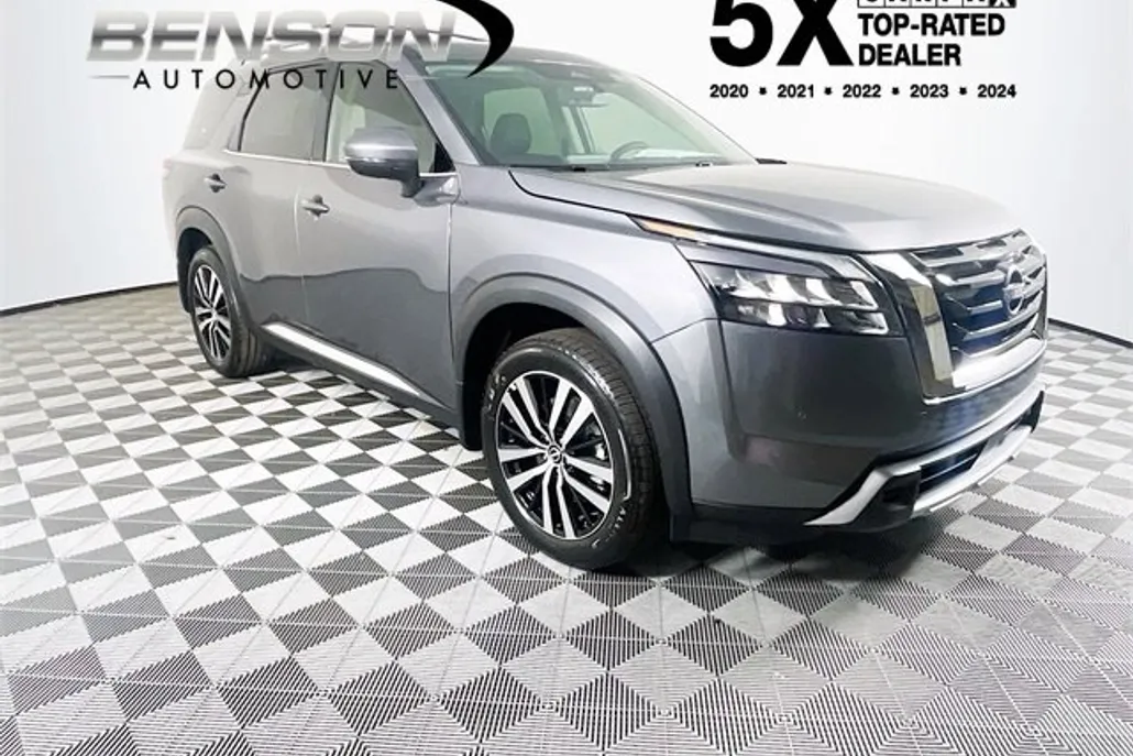 2025 Nissan Pathfinder Platinum photo 1