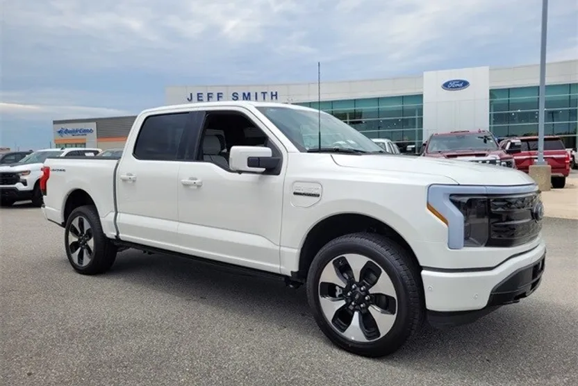 2023 Ford F-150 Lightning Platinum photo 1