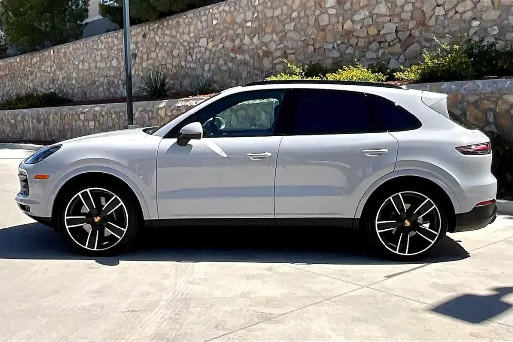 2023 Porsche Cayenne S Platinum Edition photo 1