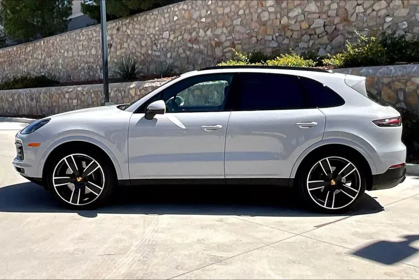 2023 Porsche Cayenne S Platinum Edition photo 1
