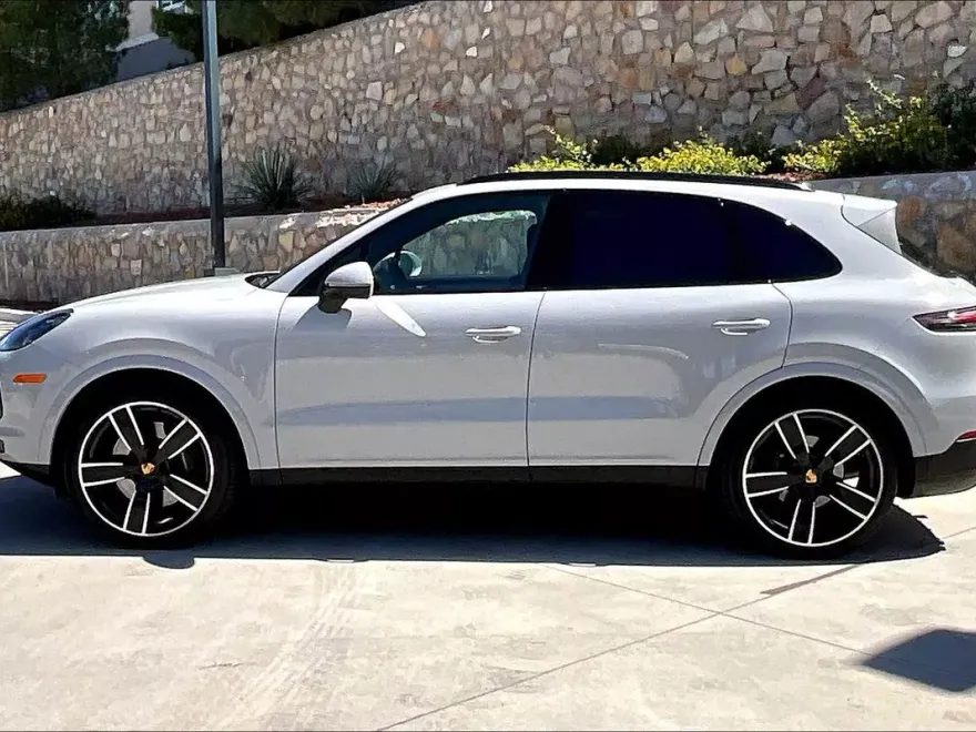 2023 Porsche Cayenne S Platinum Edition photo 1