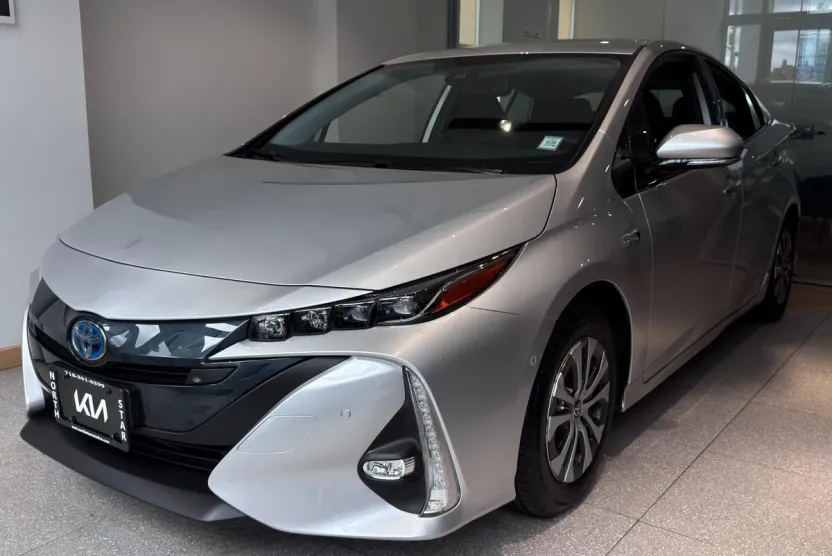 2020 Toyota Prius Prime Limited photo 1