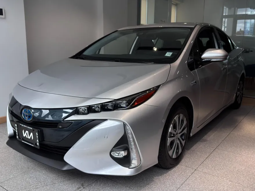 2020 Toyota Prius Prime Limited photo 1