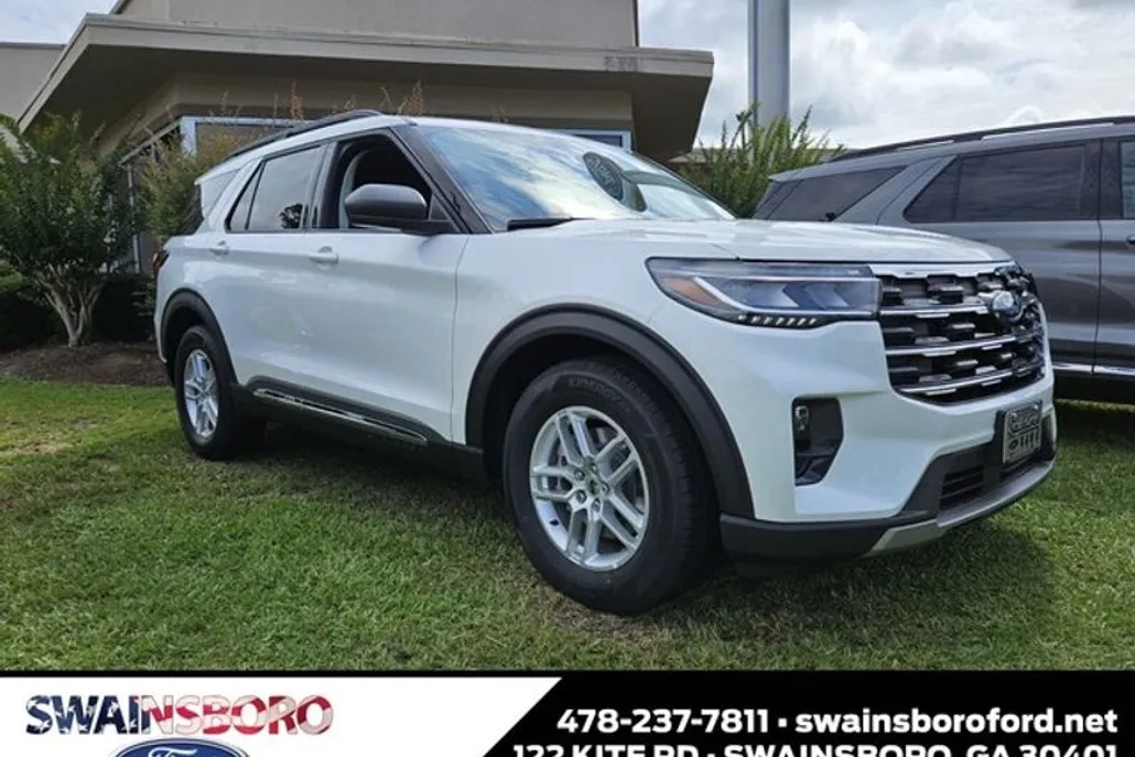 2025 Ford Explorer photo 1